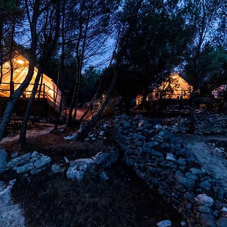 Plage Cachee - Glamping Vrboska Luaran gambar